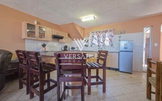 4 Bedroom House For Sale in Long Beach
