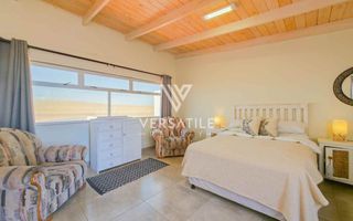 4 Bedroom House For Sale in Long Beach