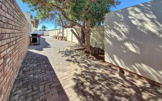 5 Bedroom House For Sale in Meersig