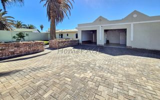 5 Bedroom House For Sale in Meersig