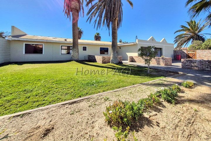 5 Bedroom House For Sale in Meersig