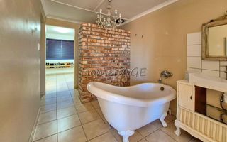 5 Bedroom House For Sale in Meersig