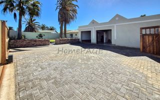 5 Bedroom House For Sale in Meersig
