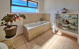 5 Bedroom House For Sale in Meersig