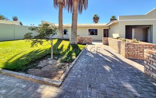 5 Bedroom House For Sale in Meersig