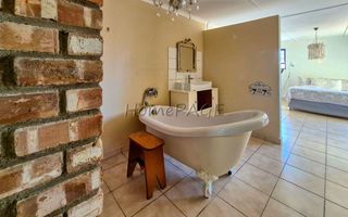 5 Bedroom House For Sale in Meersig