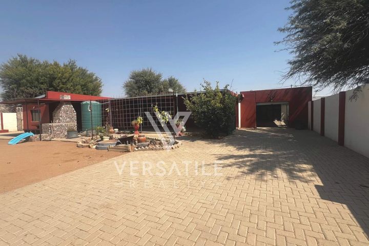 5 Bedroom House For Sale in Rehoboth
