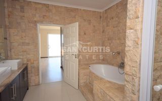 3 Bedroom House To Rent in Long Beach