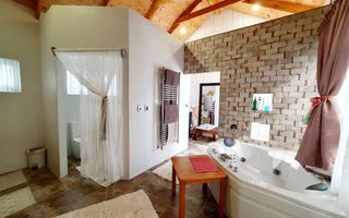 3 Bedroom House For Sale in Henties Bay Central, Henties Bay
