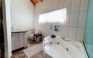 3 Bedroom House For Sale in Henties Bay Central, Henties Bay