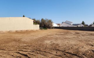 House For Sale in Henties Bay Central, Henties Bay