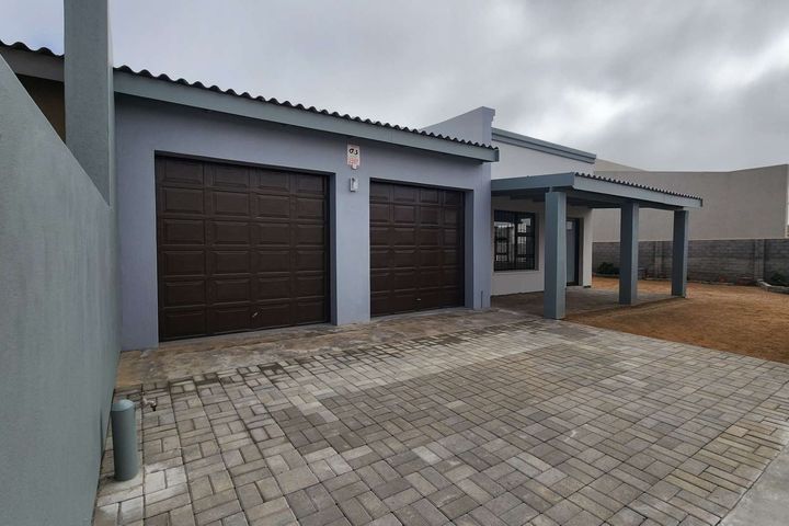 3 Bedroom House For Sale in Henties Bay Central, Henties Bay