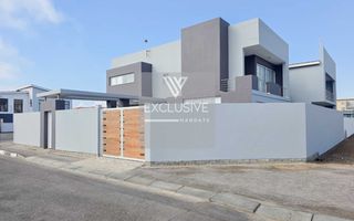 3 Bedroom House For Sale in Fairway Estate