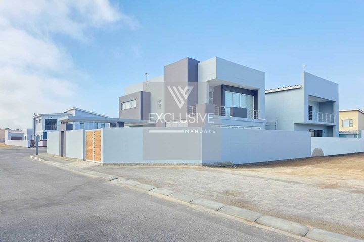 3 Bedroom House For Sale in Fairway Estate