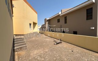 4 Bedroom House To Rent in Long Beach