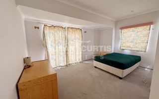 4 Bedroom House To Rent in Long Beach