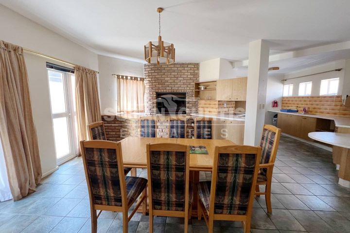 4 Bedroom House To Rent in Long Beach