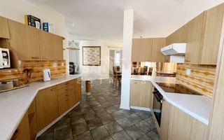 4 Bedroom House To Rent in Long Beach