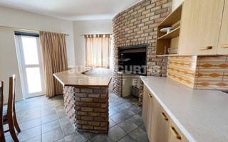 4 Bedroom House To Rent in Long Beach
