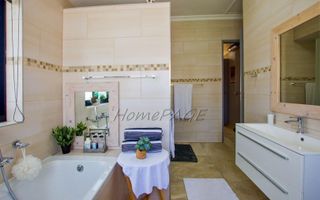 8 Bedroom House For Sale in Vineta, Swakopmund