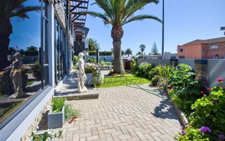 8 Bedroom House For Sale in Vineta, Swakopmund