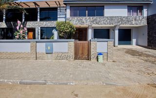 8 Bedroom House For Sale in Vineta, Swakopmund