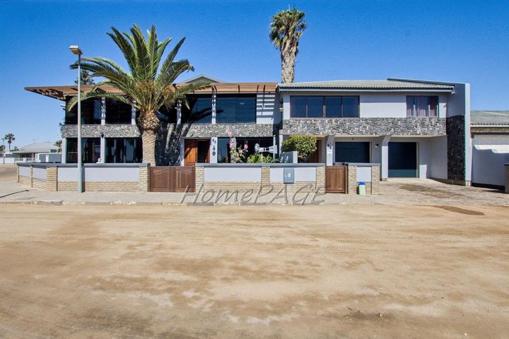 8 Bedroom House For Sale in Vineta, Swakopmund