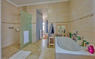 8 Bedroom House For Sale in Vineta, Swakopmund