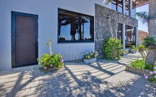 8 Bedroom House For Sale in Vineta, Swakopmund