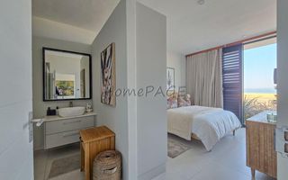 4 Bedroom House For Sale in Dolphin Beach