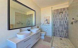 4 Bedroom House For Sale in Dolphin Beach
