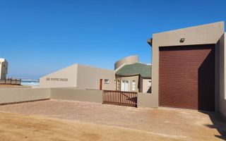 4 Bedroom House For Sale in Henties Bay Central, Henties Bay