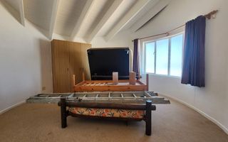 4 Bedroom House For Sale in Henties Bay Central, Henties Bay