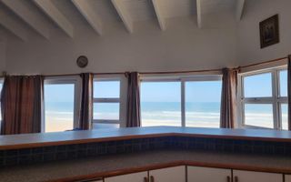 4 Bedroom House For Sale in Henties Bay Central, Henties Bay