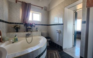 4 Bedroom House For Sale in Henties Bay Central, Henties Bay