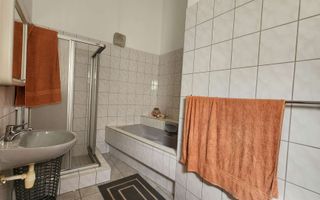 4 Bedroom House For Sale in Henties Bay Central, Henties Bay
