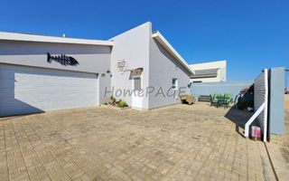 3 Bedroom House For Sale in Henties Bay Central, Henties Bay