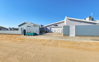 3 Bedroom House For Sale in Henties Bay Central, Henties Bay