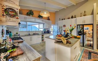 3 Bedroom House For Sale in Henties Bay Central, Henties Bay