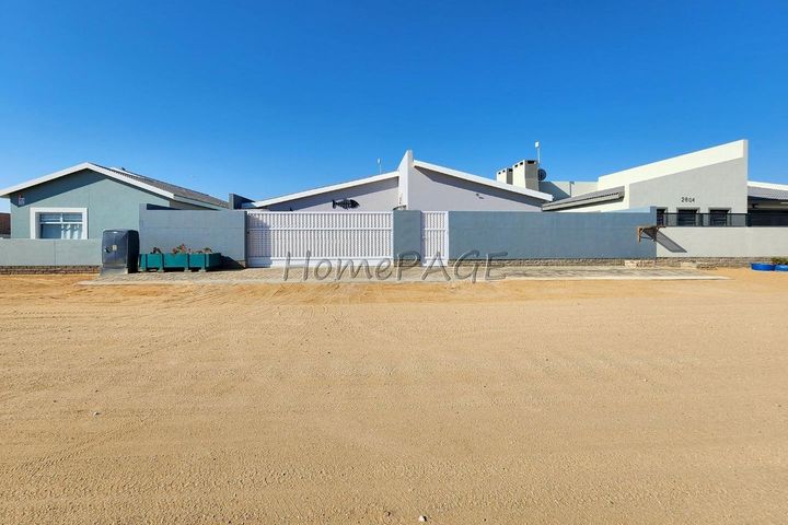 3 Bedroom House For Sale in Henties Bay Central, Henties Bay