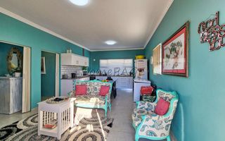 3 Bedroom House For Sale in Henties Bay Central, Henties Bay