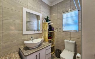 3 Bedroom House For Sale in Henties Bay Central, Henties Bay