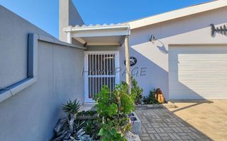 3 Bedroom House For Sale in Henties Bay Central, Henties Bay