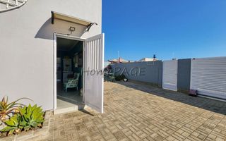 3 Bedroom House For Sale in Henties Bay Central, Henties Bay