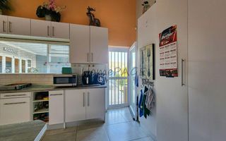 3 Bedroom House For Sale in Henties Bay Central, Henties Bay