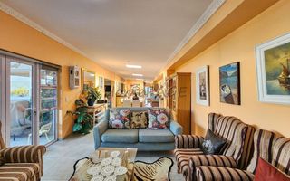 3 Bedroom House For Sale in Henties Bay Central, Henties Bay