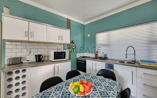 3 Bedroom House For Sale in Henties Bay Central, Henties Bay