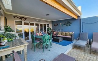 3 Bedroom House For Sale in Henties Bay Central, Henties Bay