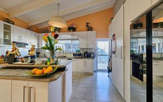 3 Bedroom House For Sale in Henties Bay Central, Henties Bay