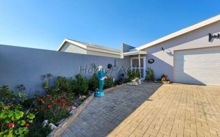 3 Bedroom House For Sale in Henties Bay Central, Henties Bay